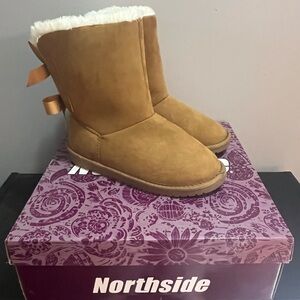 New in Box Northside Women's Brown With Two Bows Winter Boots Size 7.